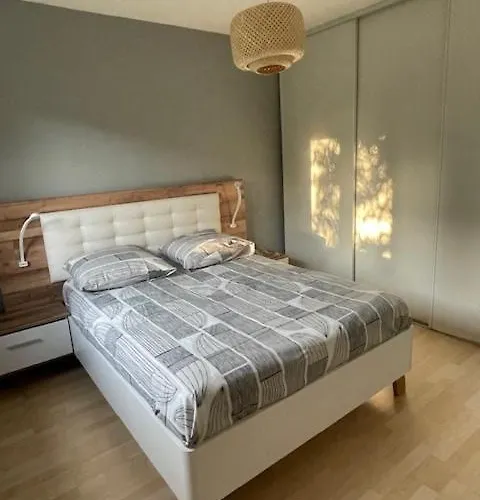 Дом отдыха La Campagne Pres De La *